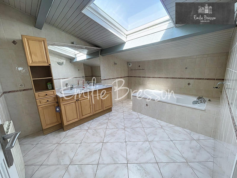 Maison traditionnelle - 164 m² - 5 pièces