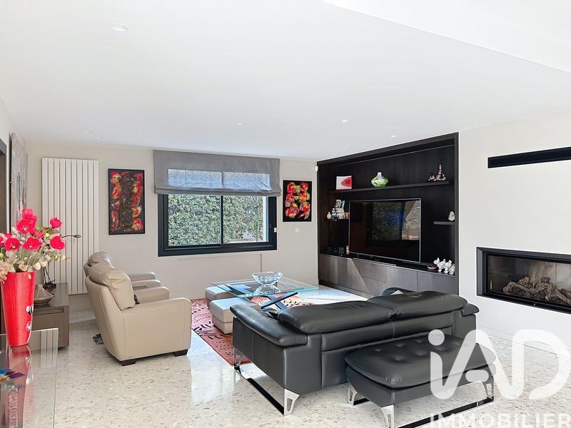 Maison - 280 m² - 10 pièces