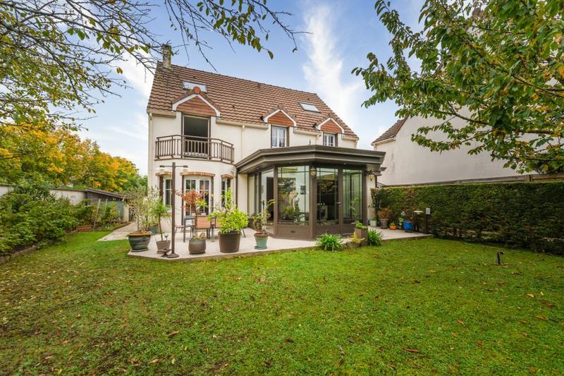 Maison - 200 m² - 9 pièces