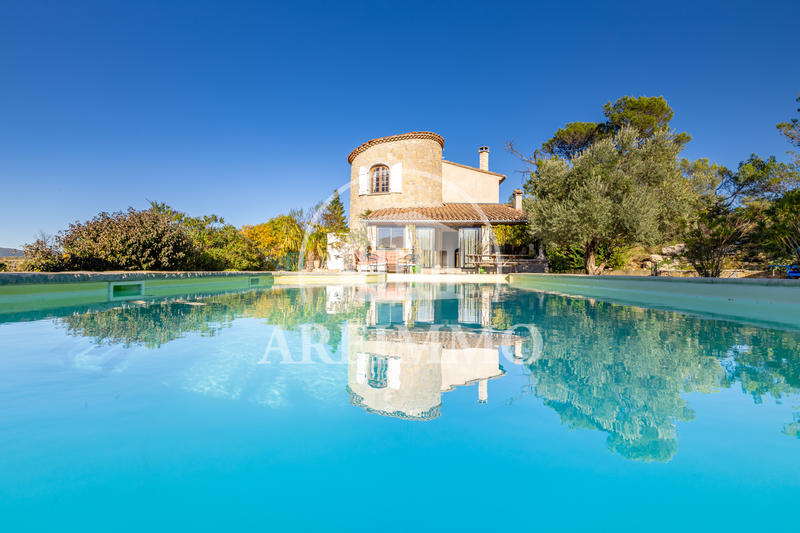 Maison - 228 m² - 11 pièces