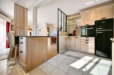 Maison - 200 m² - 6 pièces