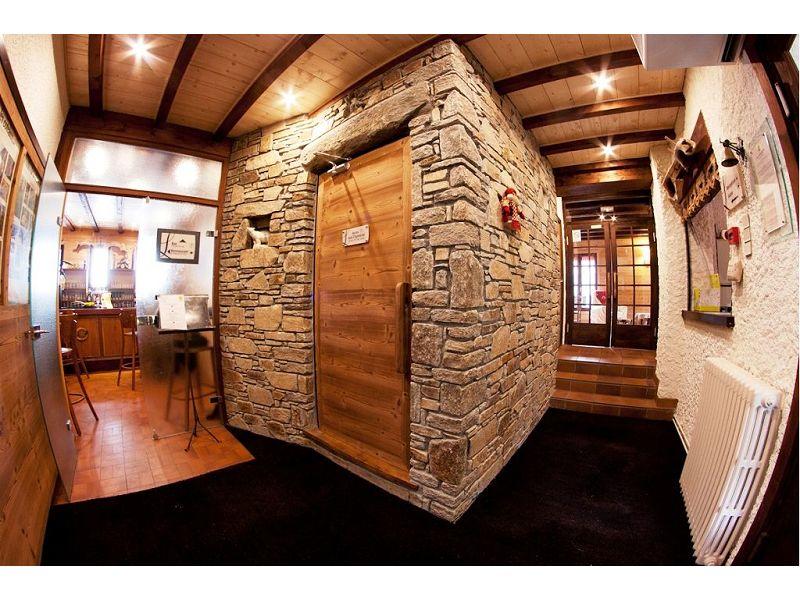 Local commercial - 1 180 m² - 32 pièces