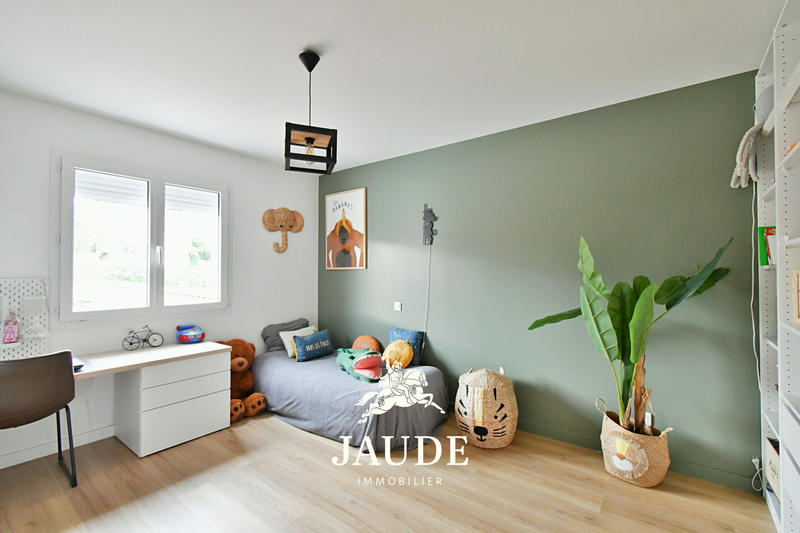 Maison - 236 m² - 9 pièces