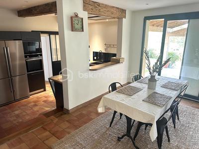 Maison - 215 m² - 6 pièces