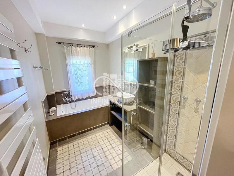 Appartement - 277 m² - 16 pièces