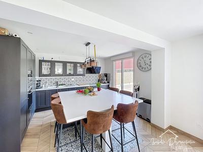 Maison - 163 m² - 8 pièces