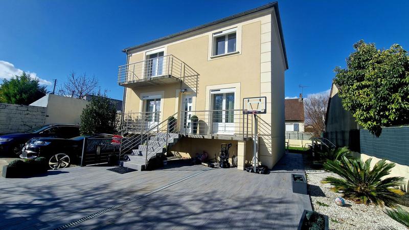 Maison - 102 m² - 5 pièces