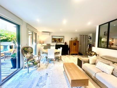 Appartement - 90 m² - 4 pièces