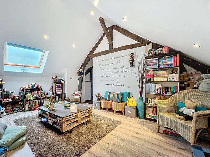 Maison - 285 m² - 8 pièces