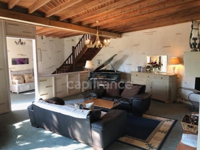 Maison - 370 m² - 11 pièces