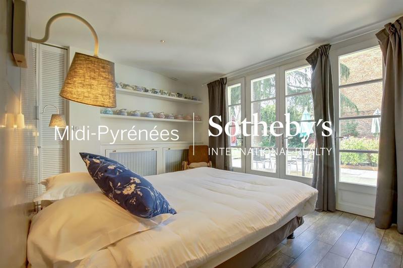 Maison - 477 m² - 15 pièces