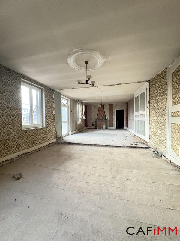 Maison - 275 m² - 8 pièces