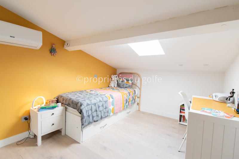 Maison - 210 m² - 9 pièces