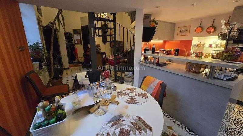 Maison - 243 m² - 11 pièces