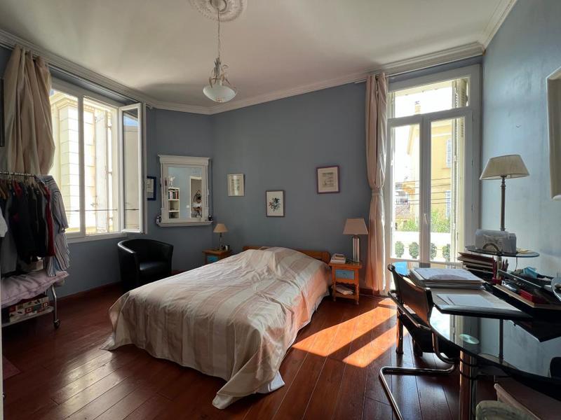 Hôtel particulier - 199 m² - 9 pièces