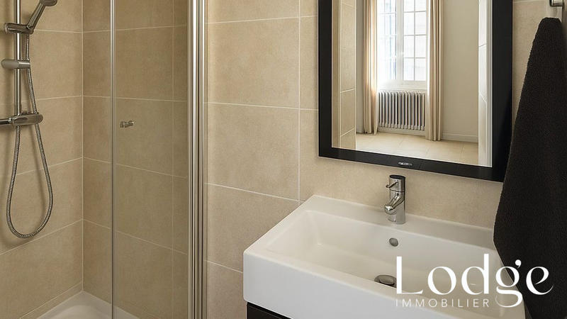 Maison - 300 m² - 15 pièces