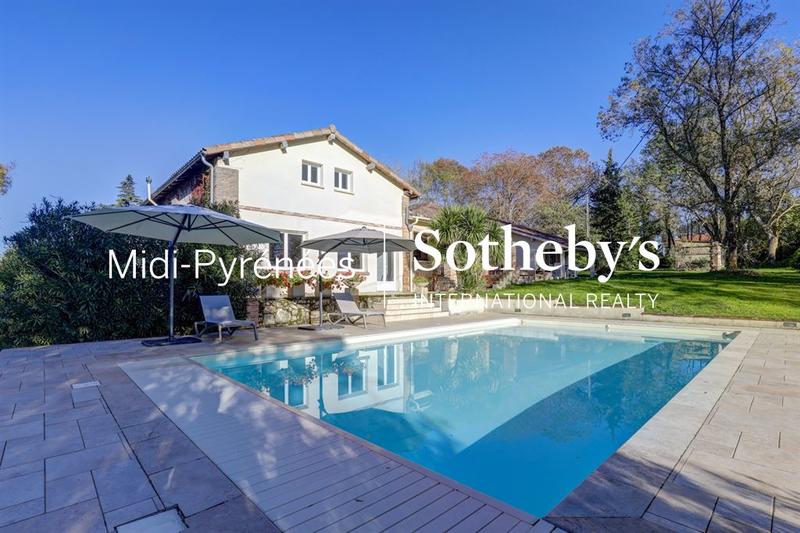 Maison - 296 m² - 7 pièces