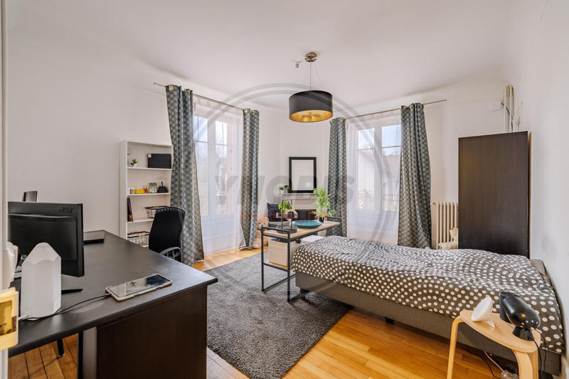 Maison - 351 m² - 13 pièces