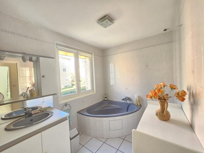 Maison traditionnelle - 107 m² - 6 pièces