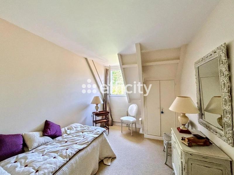 Maison - 240 m² - 9 pièces