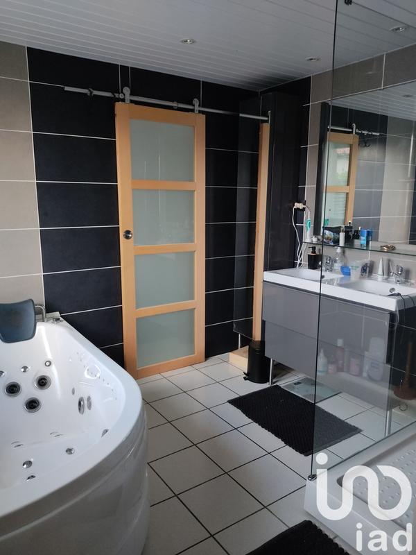 Maison - 240 m² - 6 pièces