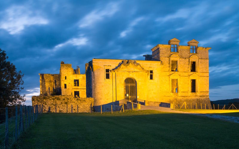 Visite aux flambeaux : entre histoire et ombres