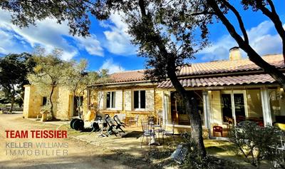 Maison - 205 m² - 11 pièces