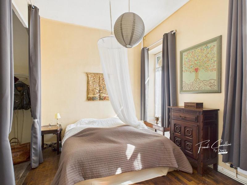 Maison - 257 m² - 10 pièces