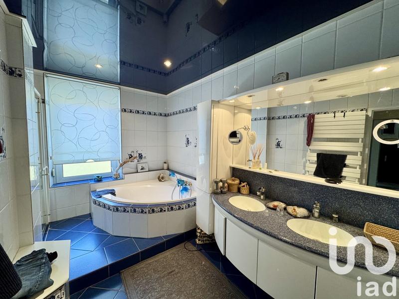 Maison - 257 m² - 12 pièces