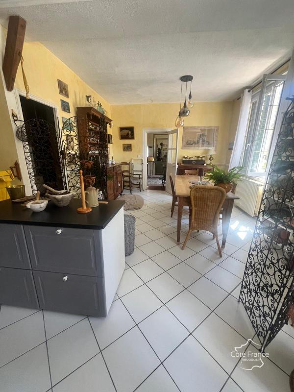 Maison de village - 216 m² - 7 pièces