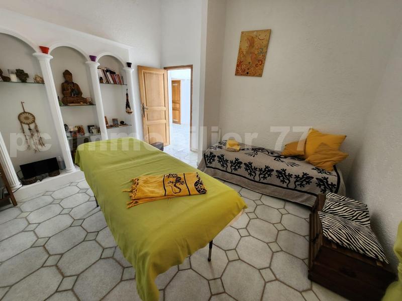 Villa - 271 m² - 8 pièces