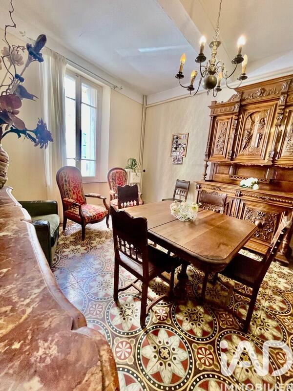 Maison - 290 m² - 11 pièces