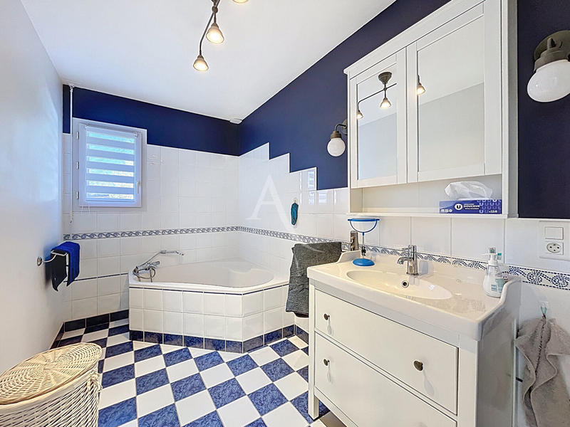 Maison - 147 m² - 6 pièces