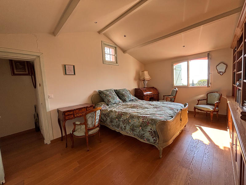 Maison - 300 m² - 10 pièces