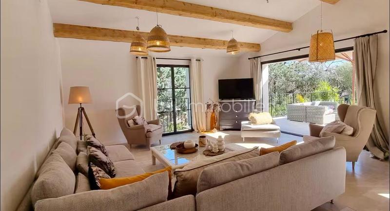 Villa - 300 m² - 7 pièces