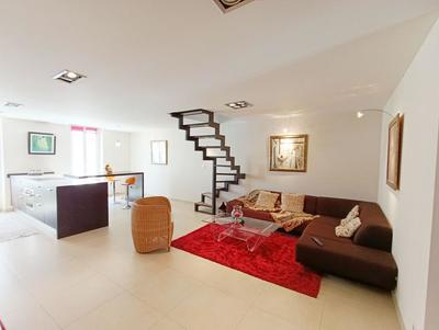 Loft - 103 m² - 4 pièces