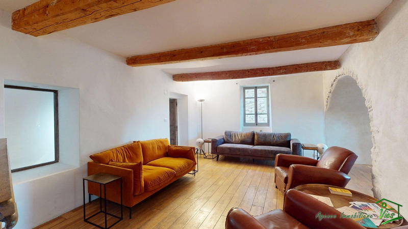 Maison - 202 m² - 6 pièces