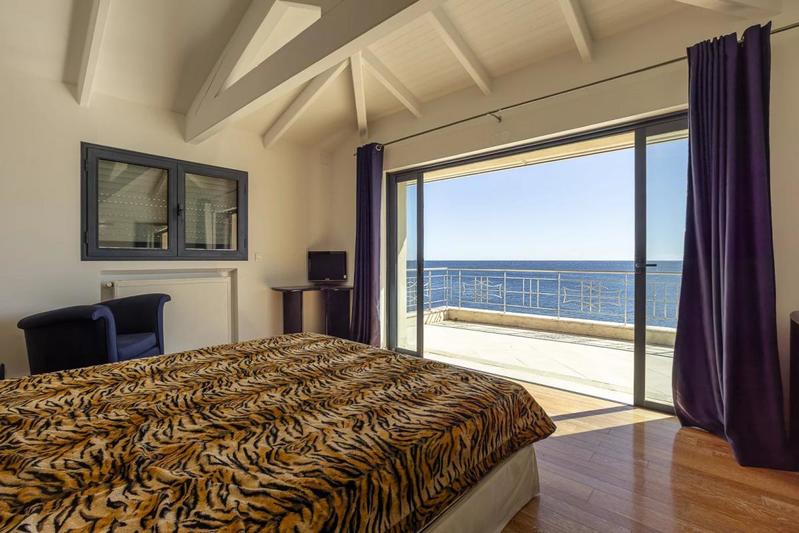 Villa - 240 m² - 8 pièces