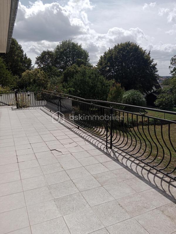 Maison traditionnelle - 177 m² - 8 pièces