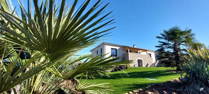 Maison - 220 m² - 6 pièces