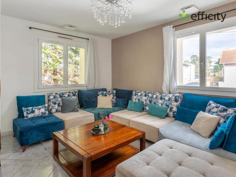 Pavillon - 161 m² - 7 pièces