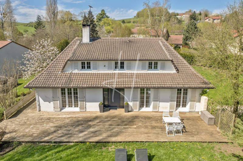 Maison - 277 m² - 9 pièces