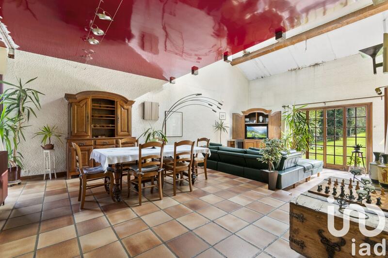 Maison - 277 m² - 10 pièces