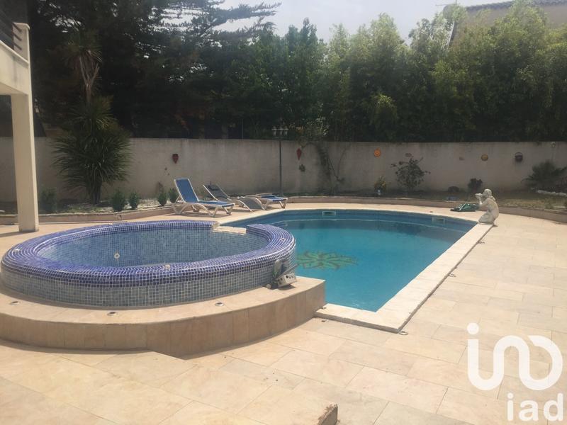 Maison - 235 m² - 11 pièces