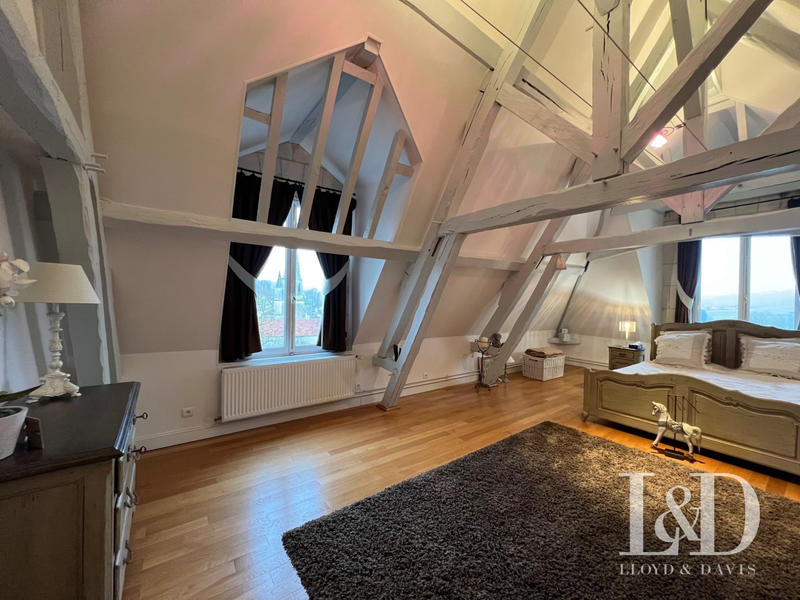 Maison - 710 m² - 15 pièces