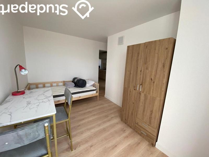 Chambre - 11 m² - 1 pièce