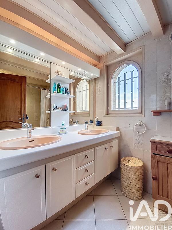 Maison - 231 m² - 7 pièces