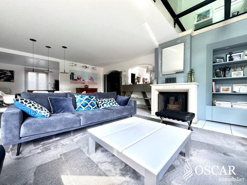 Maison - 201 m² - 7 pièces