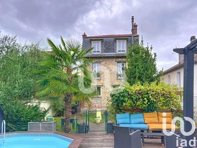 Maison - 140 m² - 8 pièces