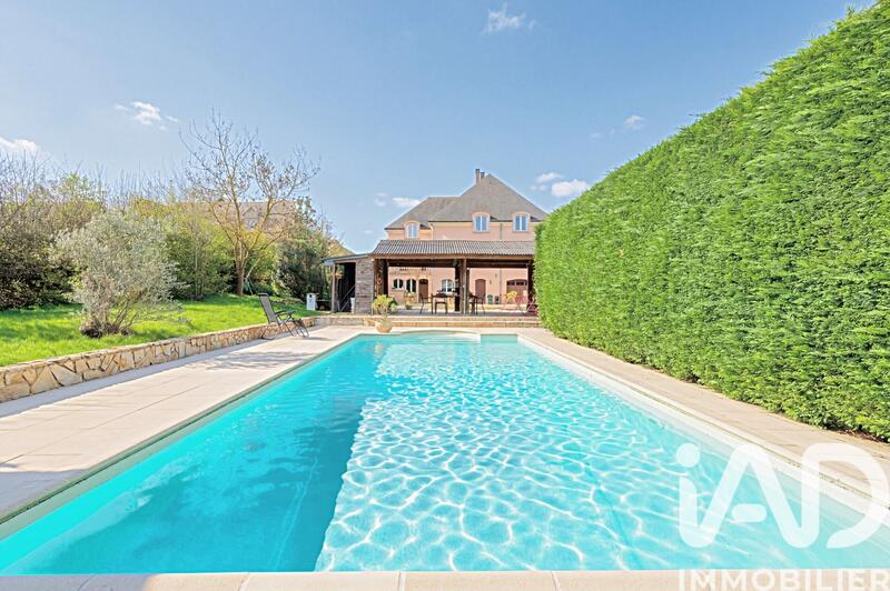 Maison - 367 m² - 9 pièces